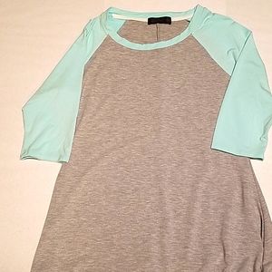 Women's gray and blue tunic